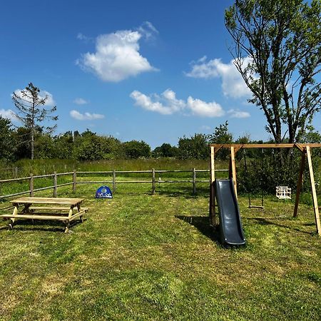 Domaine De La Ville Cherel, Maison A Colombage 뽕또흑송 외부 사진