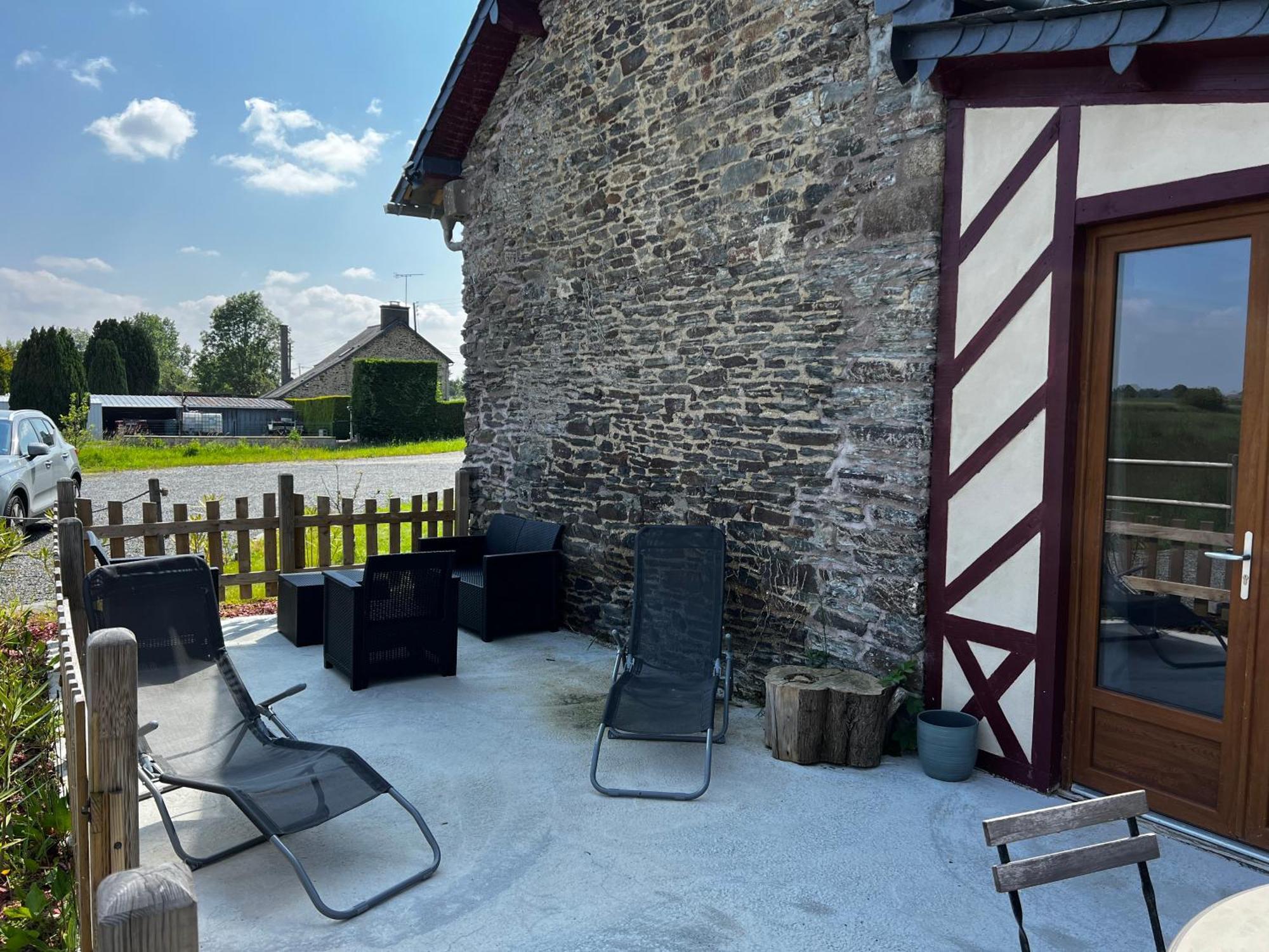 Domaine De La Ville Cherel, Maison A Colombage 뽕또흑송 외부 사진